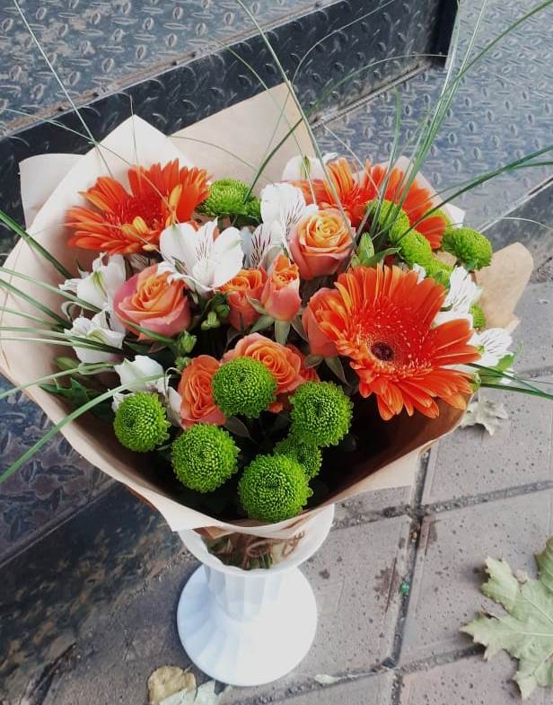Букет цветов из: Герберы, Хризантемы, Альстромерии и Розы в Селятино