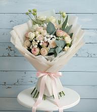 Букет цветов из:  Розы и Лизиантусы в Селятино