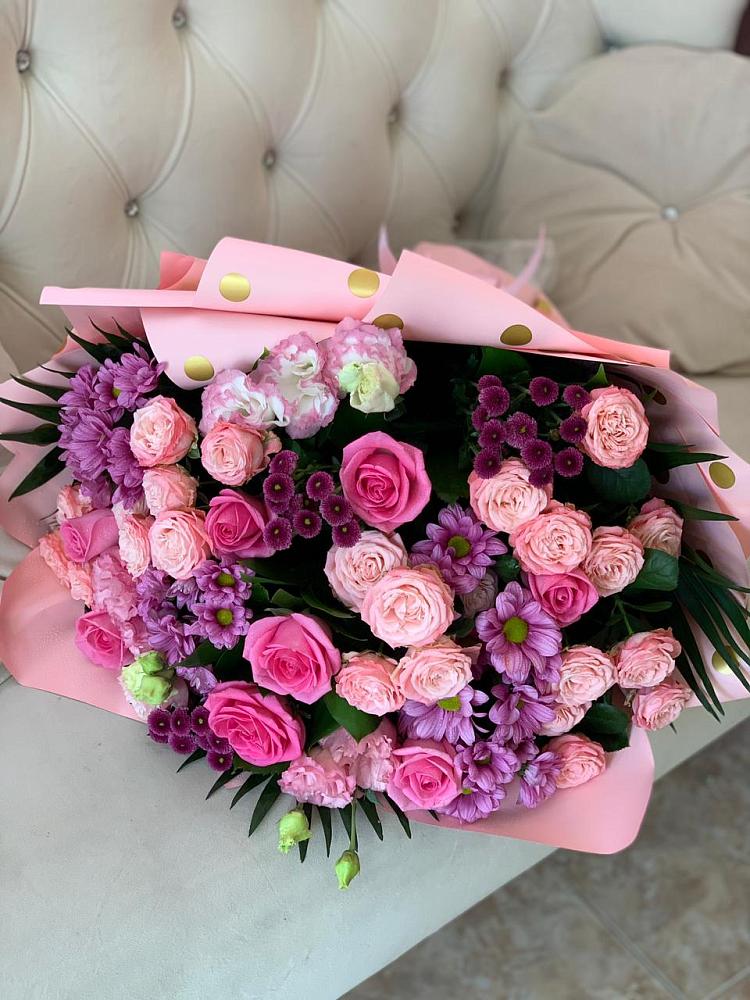 Букет цветов из: Хризантемы, Розы и Лизиантусы в Селятино