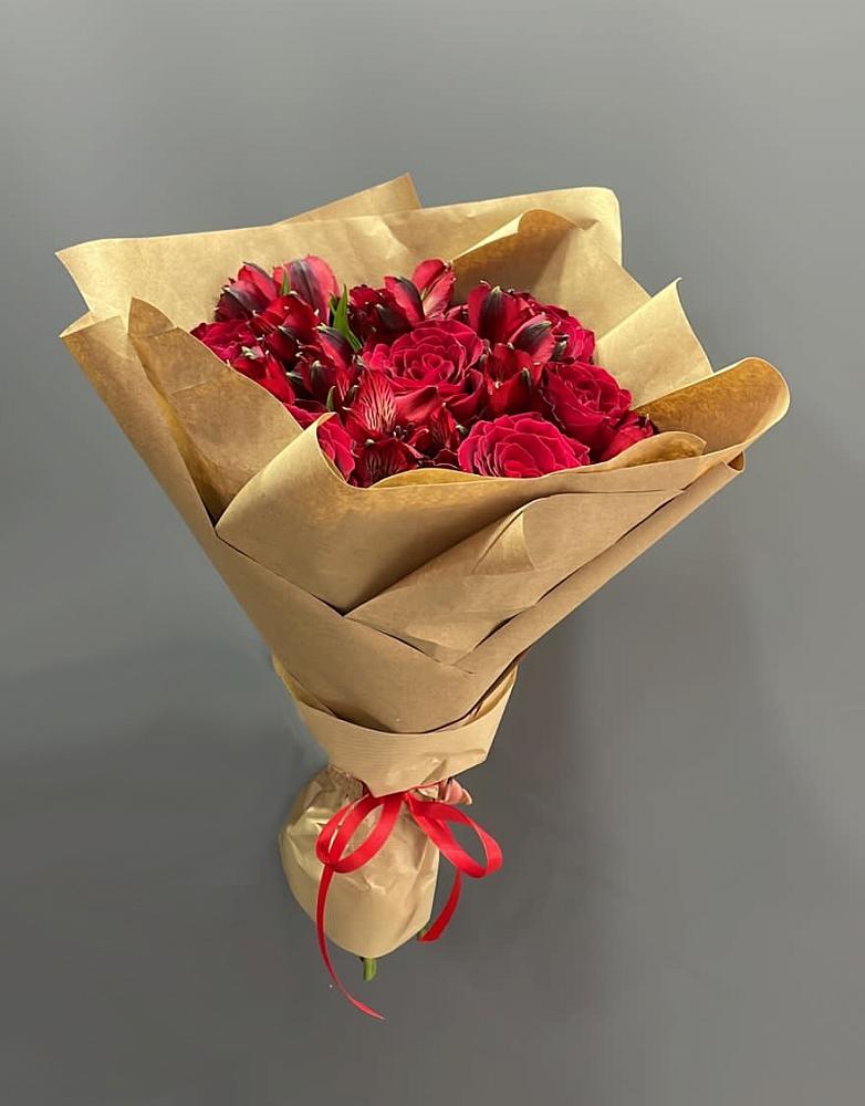 Букет цветов из: Альстромерии и Розы в Селятино