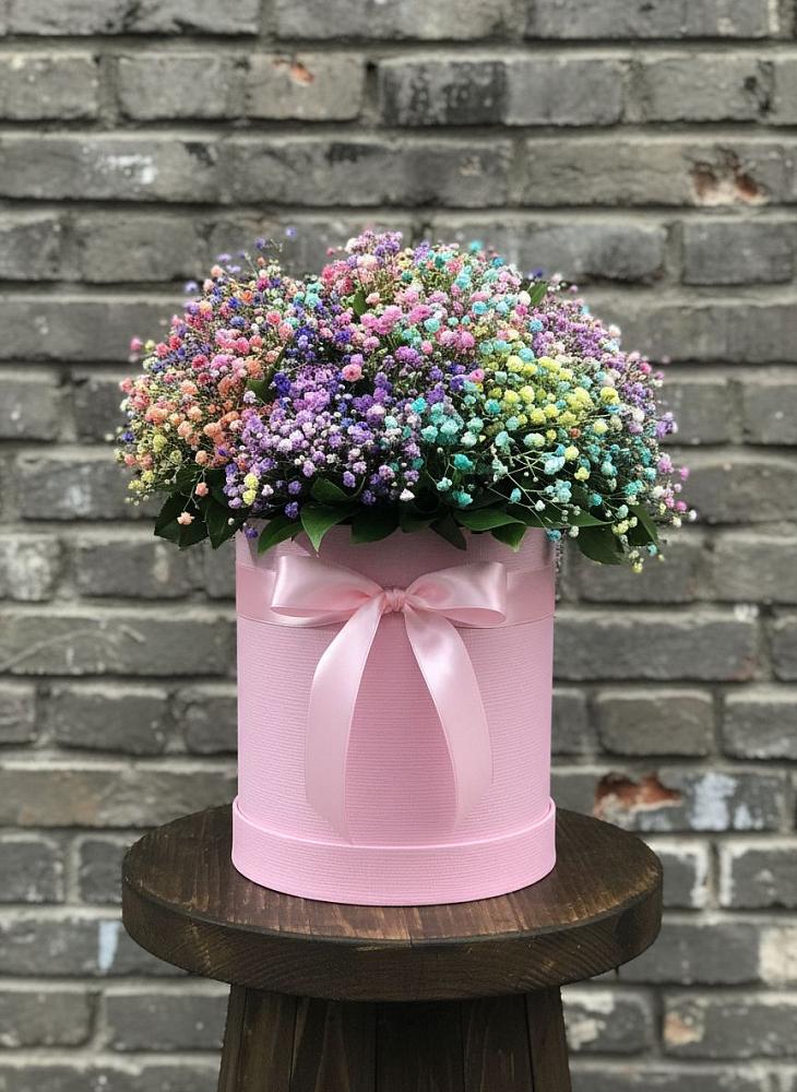 Цветочная композиция из Гипсофила и Розы в шляпной коробке в Селятино
