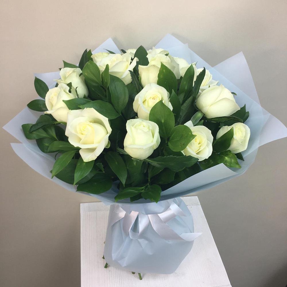 Букет 15 Белых роз Проуд в Селятино