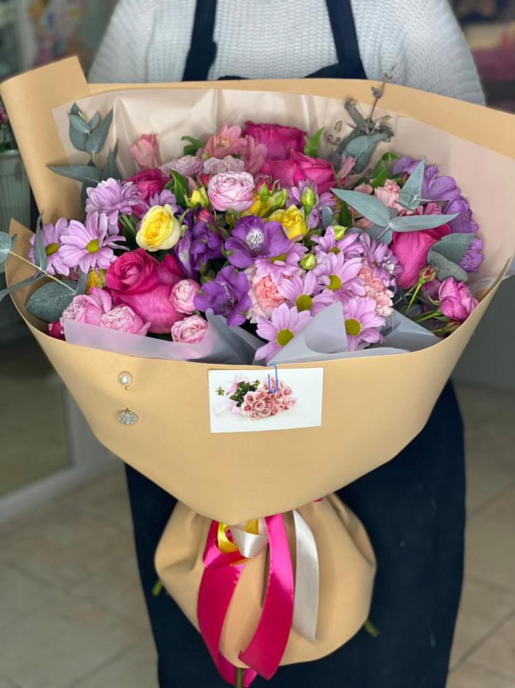 Букет цветов из: Хризантемы, Гвоздики и Альстромерии в Селятино