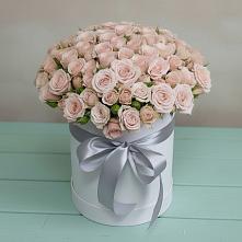 Цветочная композиция из Розы в шляпной коробке в Селятино