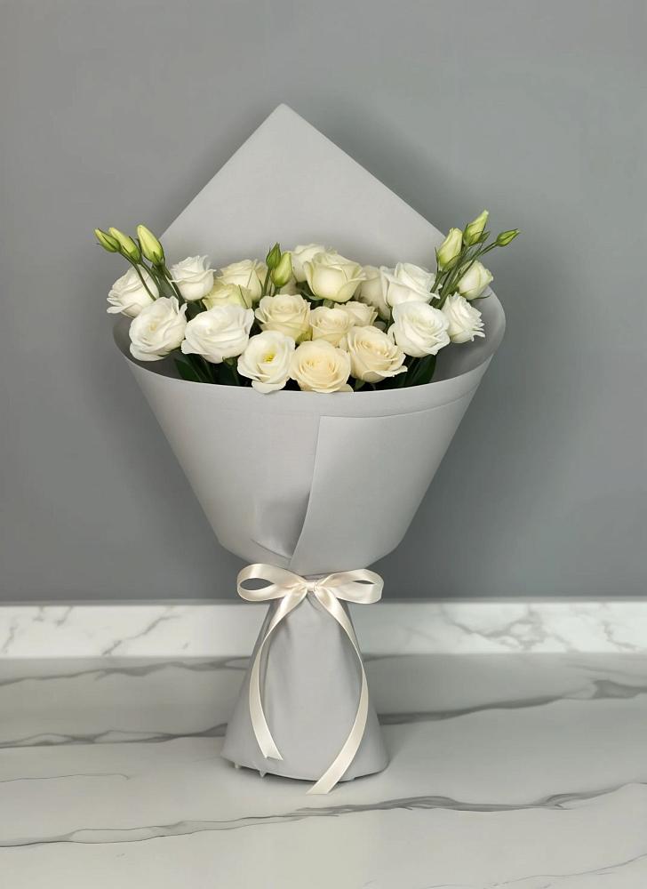 Букет цветов из: Розы и Лизиантусы в Селятино