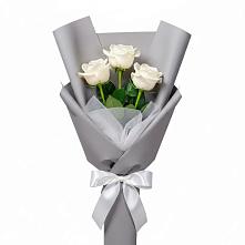 Букет 3 белые розы в Селятино