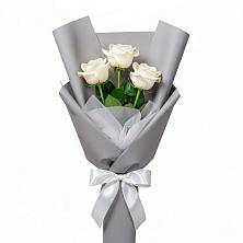 Букет 3 белые розы в Селятино