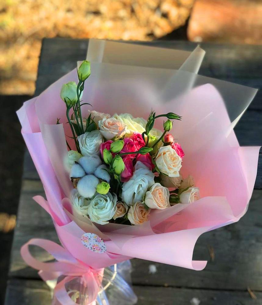 Букет цветов из: Розы и Лизиантусы в Селятино