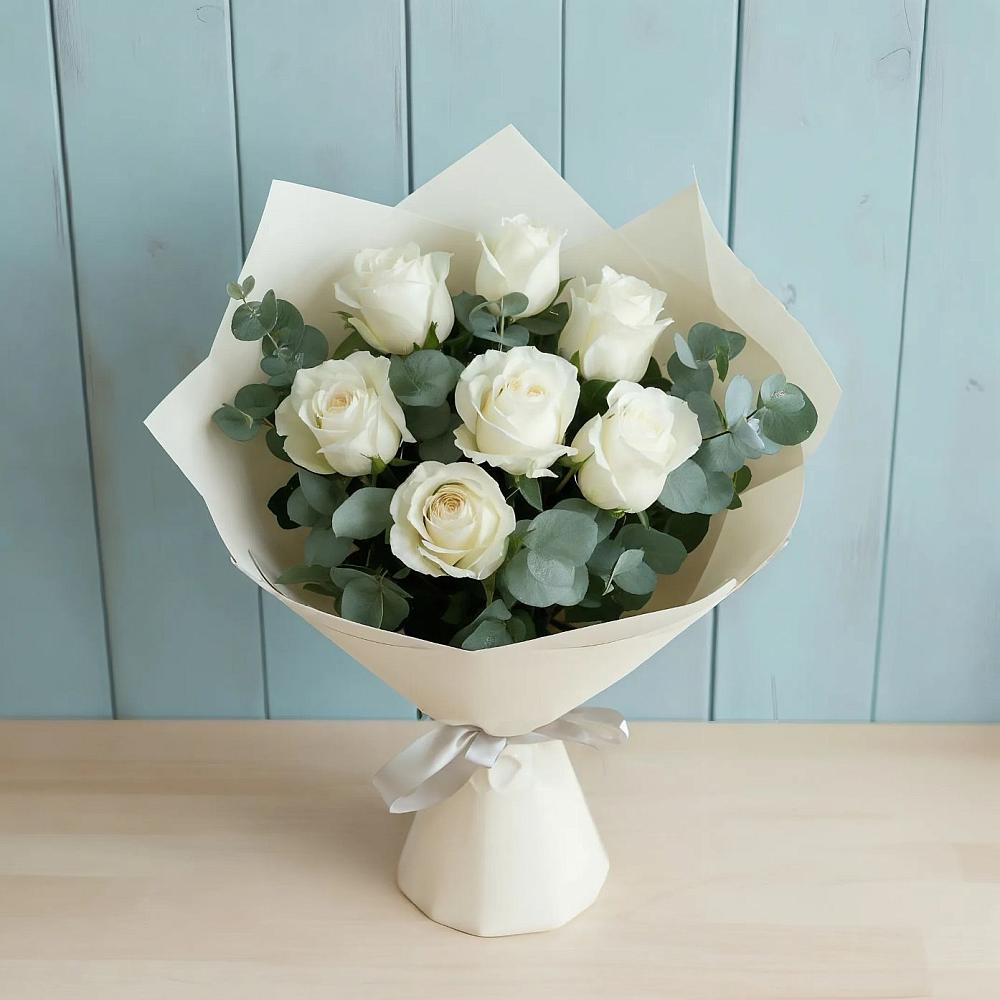 Букет Белые розы в Эвкалипте в Селятино