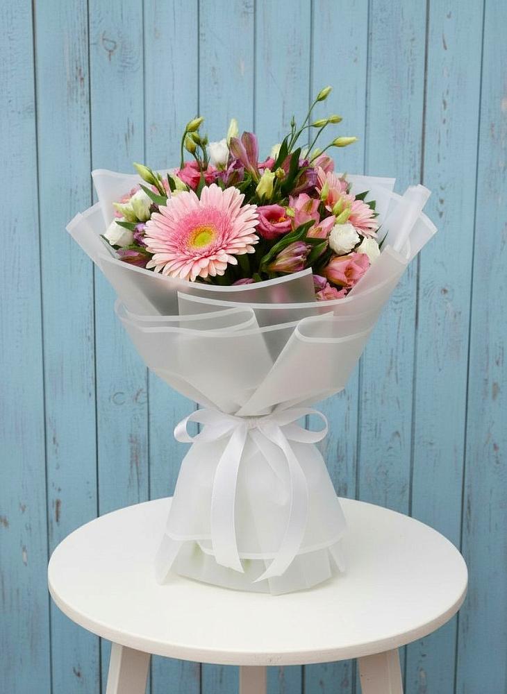 Букет цветов из: Герберы, Альстромерии и Лизиантусы в Селятино