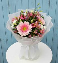 Букет цветов из:  Герберы, Альстромерии и Лизиантусы #REPLACE_PRED# Селятино