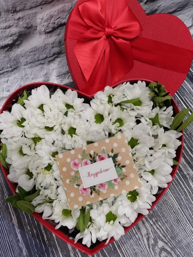 Цветочная композиция из Хризантемы в виде сердца в Селятино