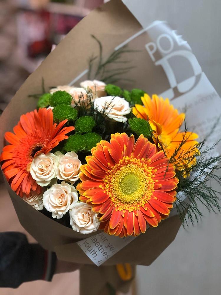 Букет цветов из: Герберы, Хризантемы и Розы в Селятино
