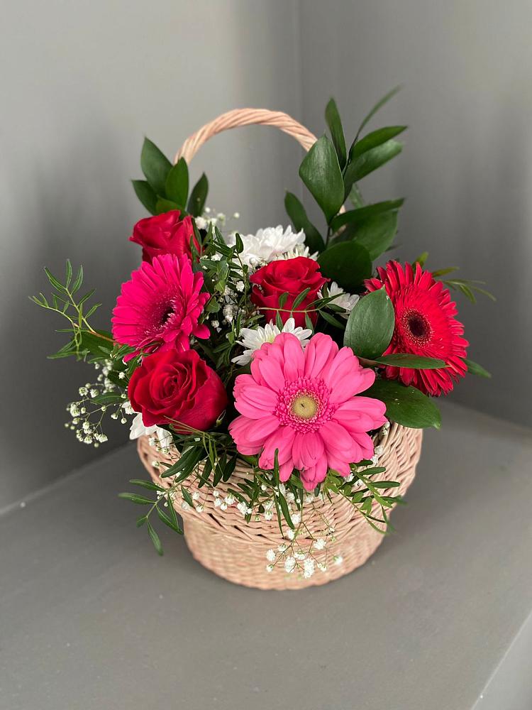 Цветочная композиция из Розы, Хризантемы и Герберы в корзине в Селятино