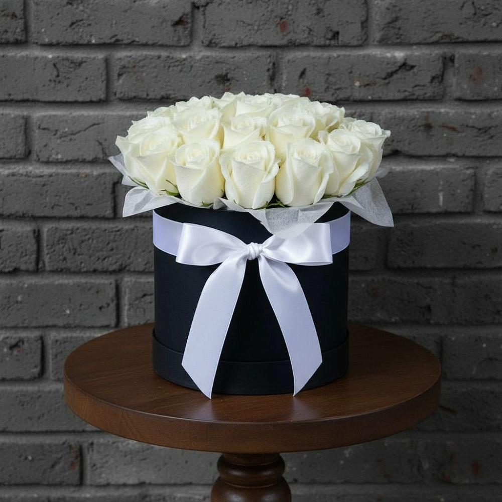 Цветочная композиция из Розы в шляпной коробке в Селятино