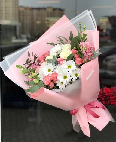 Букет цветов из: Розы, Лизиантусы и Хризантемы в Селятино