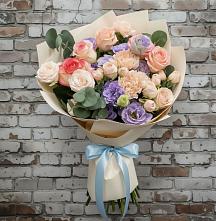 Букет цветов из:  Розы, Лизиантусы и Гвоздики в Селятино