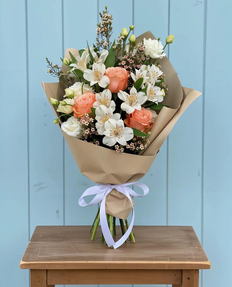 Букет цветов из: Альстромерии, Лизиантусы, Розы и Хризантемы в Селятино