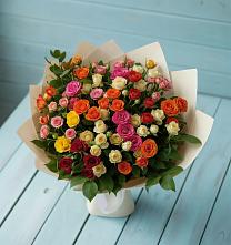 Букет Микс из разноцветных кустовых роз в Селятино