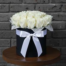 Цветочная композиция из Розы в шляпной коробке в Селятино